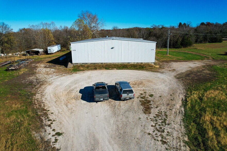 More Photos Of 27877 Glacier Point Rd, Lebanon Warehouse For Lease