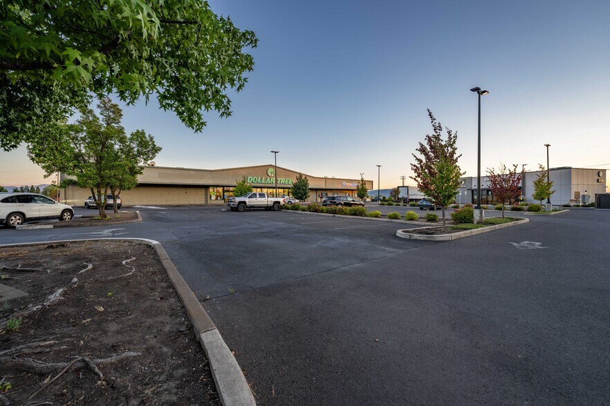 More Photos Of 7338 Crater Lake Hwy, White City Freestanding For Sale