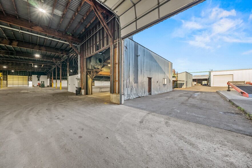 More Photos Of 1385 Antelope Rd, White City Manufacturing For Lease