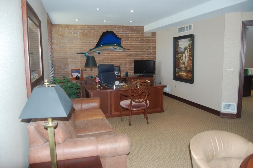 More Photos Of 2465 W Ridge Rd, Rochester Office For Lease