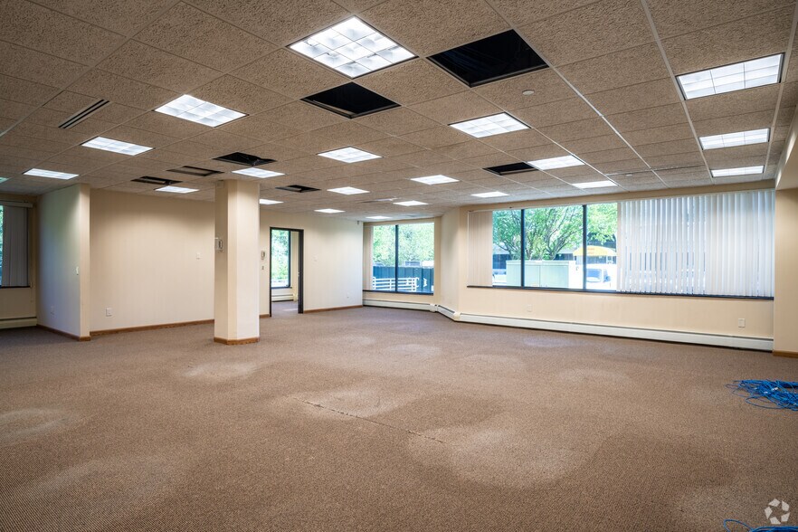 More Photos Of 500 Craig Rd, Manalapan Township Office For Lease