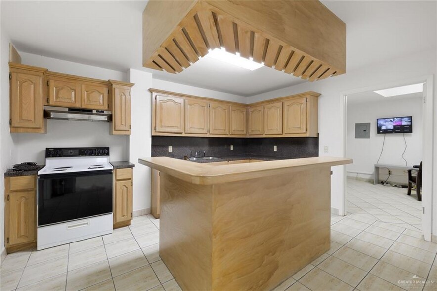 More Photos Of 100 N Dogwood St, Pharr Warehouse For Sale