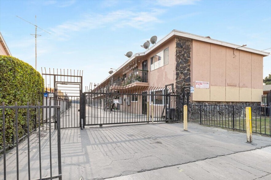 More Photos Of 4434-4436 Clara St, Cudahy Apartments For Sale