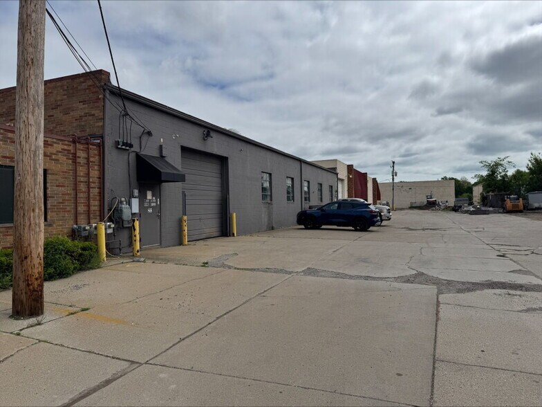 More Photos Of 33380-33386 Groesbeck Hwy, Fraser Industrial For Sale