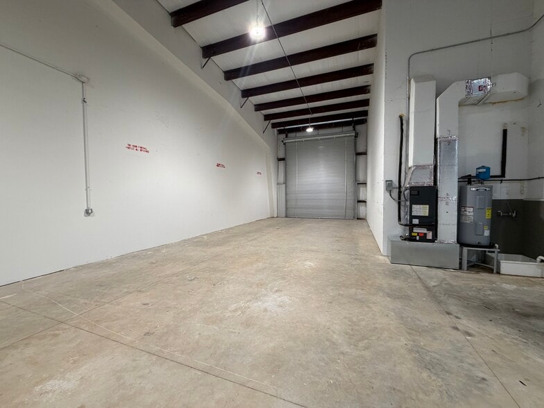 More Photos Of 11729 Uradco Pl, San Antonio Warehouse For Lease