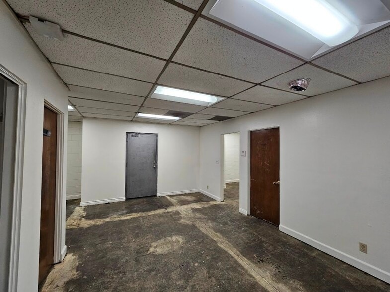 More Photos Of 1230 Hooper Ave, Los Angeles Warehouse For Sale