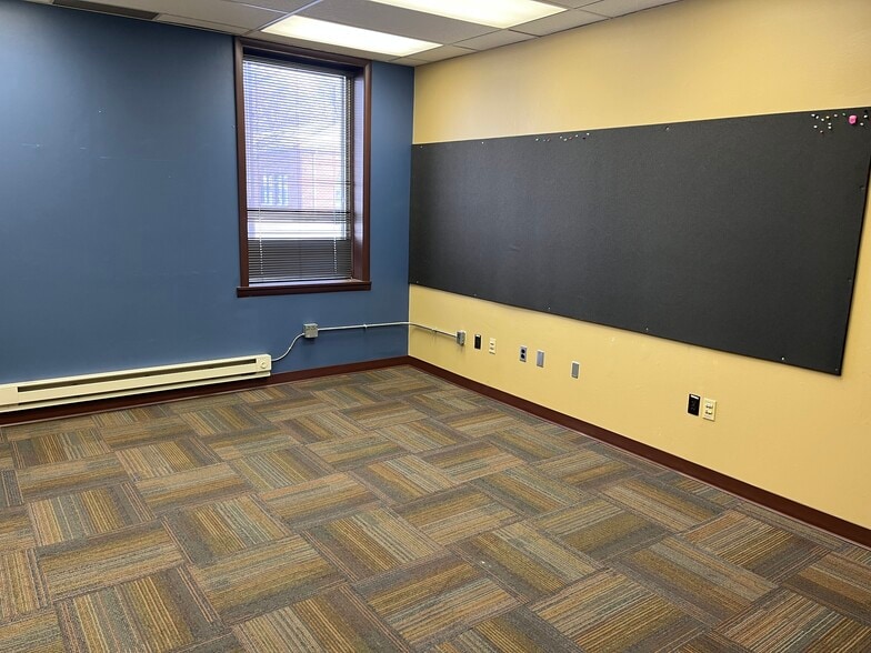 More Photos Of 508 N Detroit St, Warsaw Manufacturing For Sale