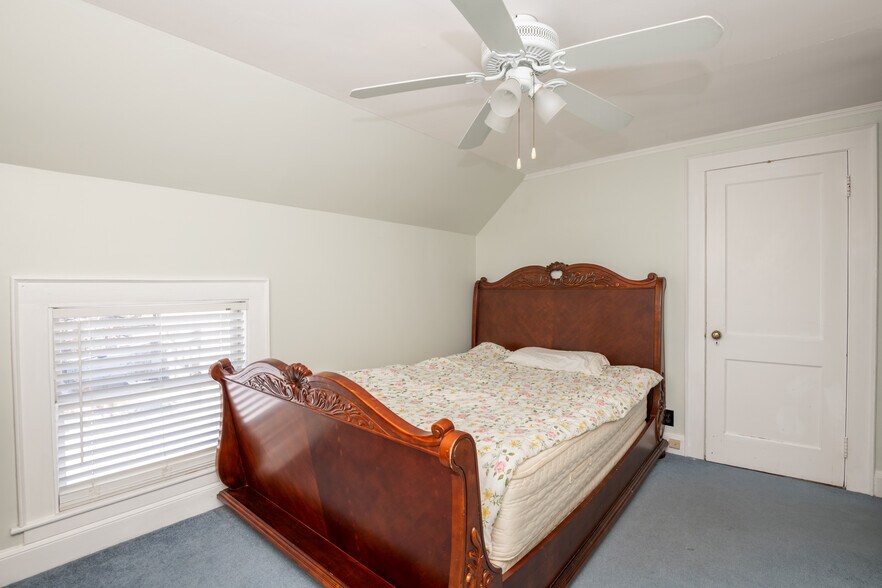 More Photos Of 11 Linden St, Reading Funeral Home For Sale