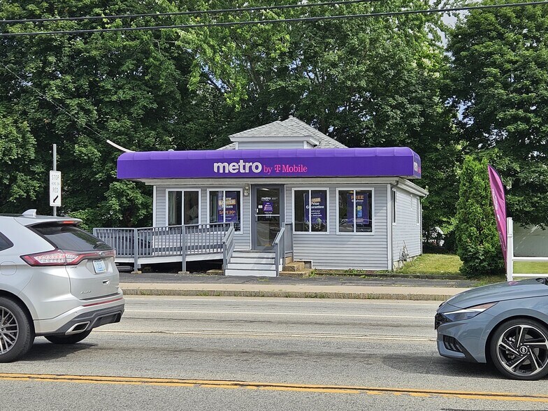 More Photos Of 722 Tiogue Ave, Coventry Freestanding For Sale