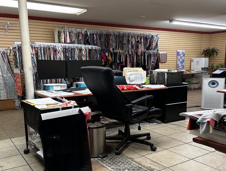 More Photos Of 2537-2553 E 54th St, Huntington Park Manufacturing For Sale