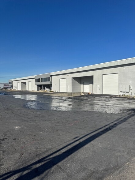 More Photos Of 3789 S 300 W, Salt Lake City Showroom For Lease