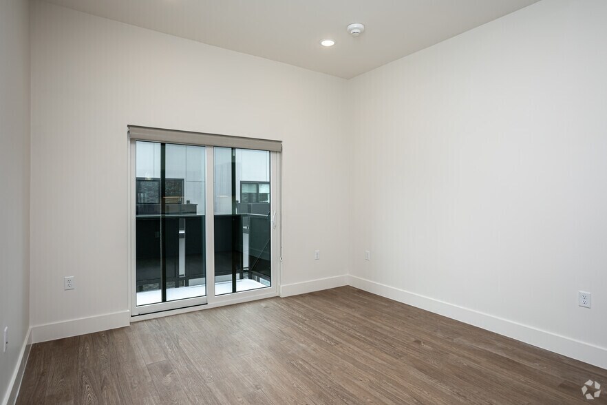 More Photos Of 301 SE G St, Bentonville Coworking Space