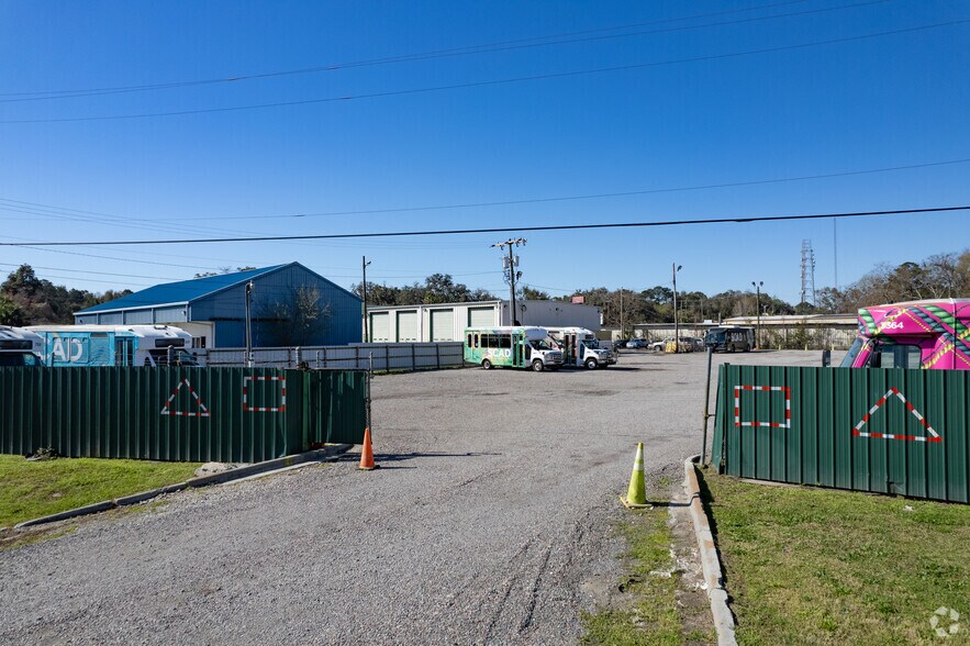 More Photos Of 3920 Ogeechee Rd, Savannah Service For Sale