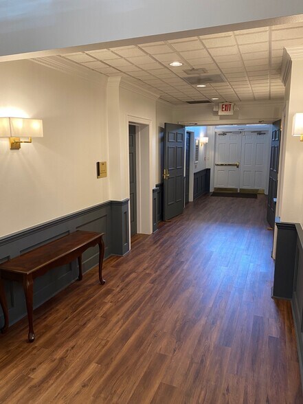 More Photos Of 1411 Edgewater Dr, Orlando Office For Lease