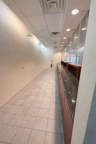 More Photos Of 13681 Roosevelt Ave, Flushing Office For Lease