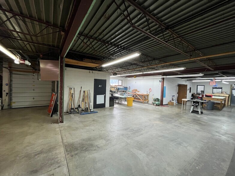 More Photos Of 414 SE Jefferson Ave, Topeka Industrial For Sale