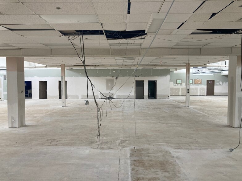 More Photos Of 1265 Hartrey Ave, Evanston Light Manufacturing For Lease