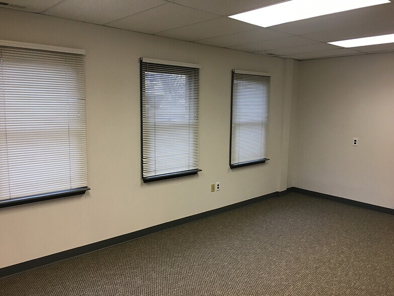 More Photos Of 2500 E High St, Pottstown Office For Sale