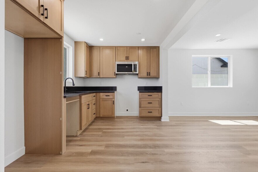 More Photos Of 1507 W 83rd St, Los Angeles Apartments For Sale
