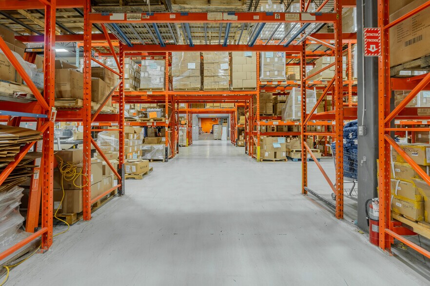 More Photos Of 9081-9101 Rue du Parcours, Montréal Warehouse For Sale