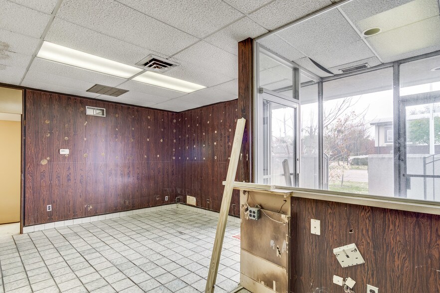 More Photos Of 5410 Allen Rd, Allen Park Medical For Sale