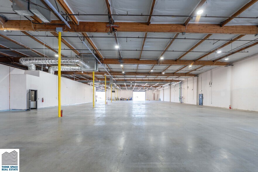More Photos Of 9419 Mason Ave, Chatsworth Manufacturing For Lease