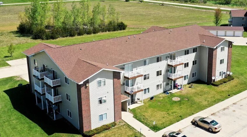 More Photos Of 400 13th Ave NW, Oelwein Apartments For Sale