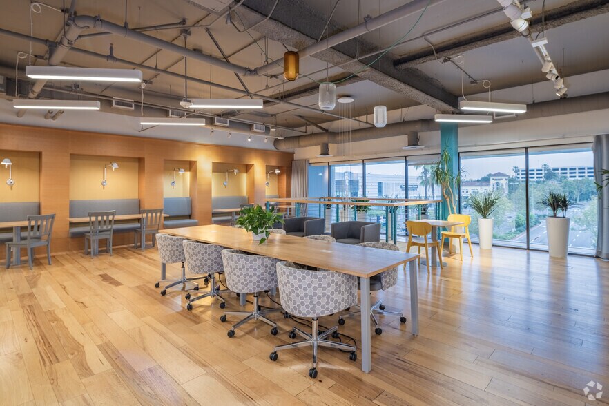 More Photos Of 145 S Fairfax Ave, Los Angeles Coworking Space