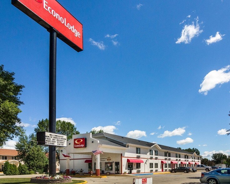 More Photos Of 900 N 43rd St, Grand Forks Hotel For Sale