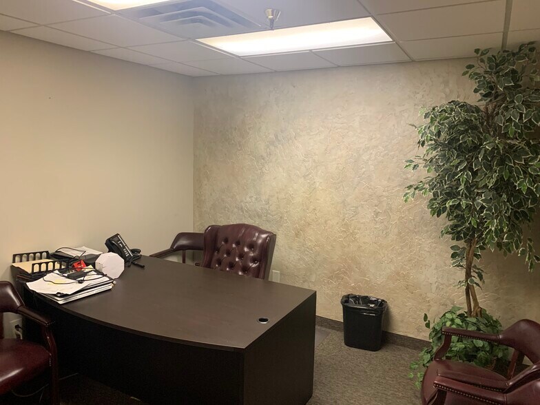 More Photos Of 919 W Mayfield Rd, Arlington Warehouse For Lease