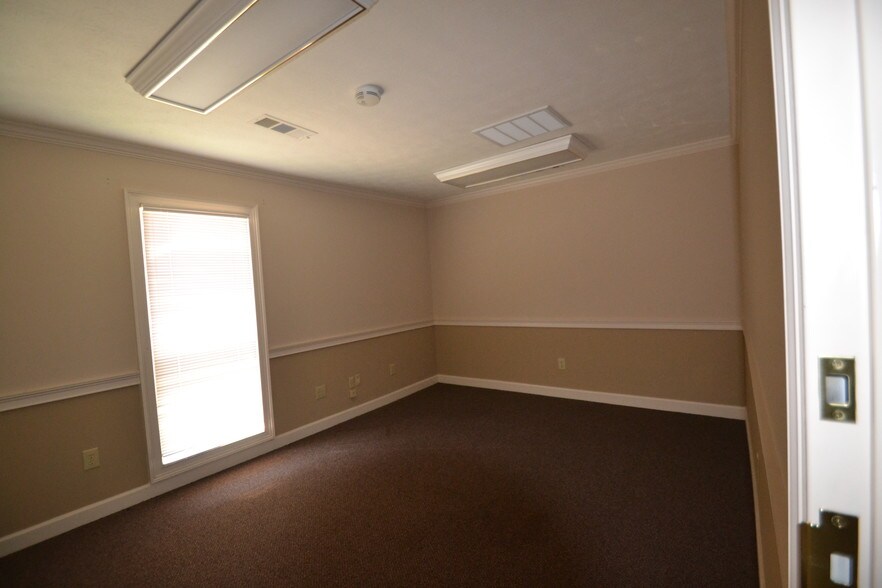 More Photos Of 6531 Effingham Way, Columbus Office For Lease