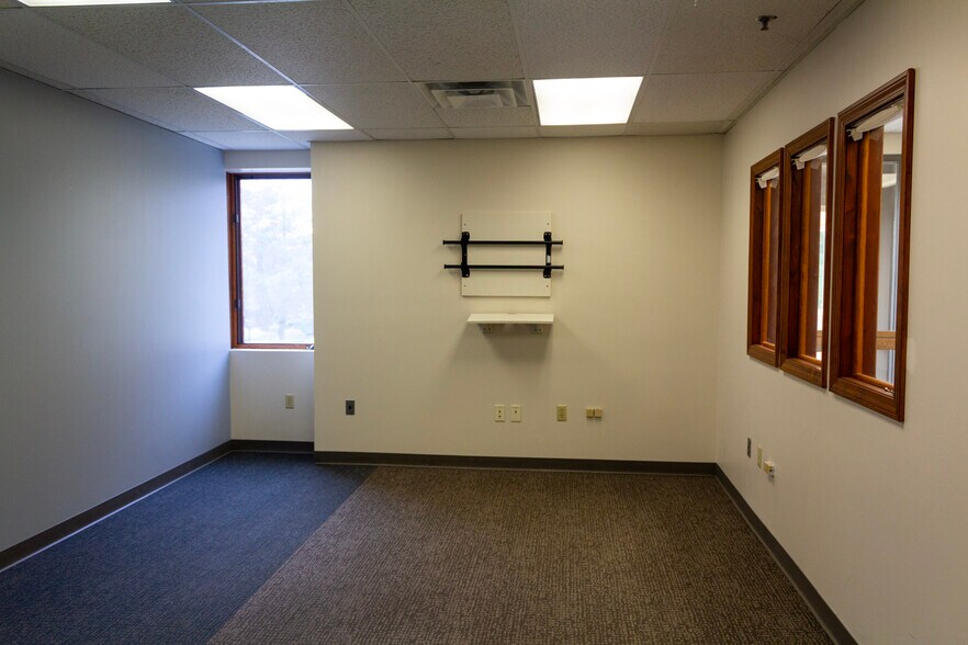 More Photos Of 11 Century Hill Dr, Latham Office For Lease
