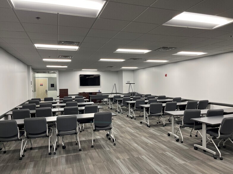 More Photos Of 7110 Samuel Morse Dr, Columbia Office For Lease