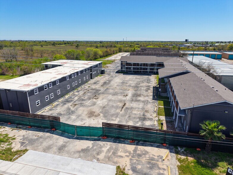 More Photos Of 1727 Main St, La Marque Apartments For Sale