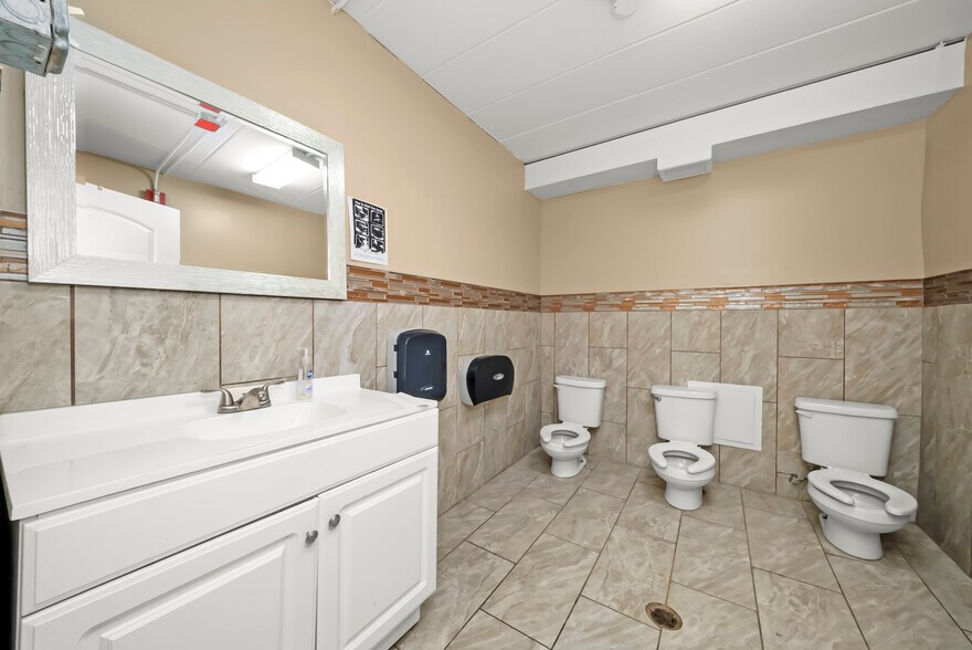 More Photos Of 1155 W 81st St, Chicago Daycare Center For Sale