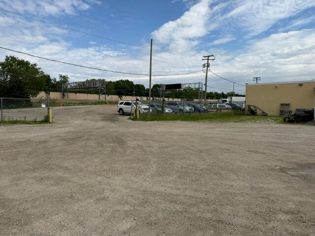 More Photos Of 18130-18134 NW Frontage Rd, Joliet Warehouse For Lease