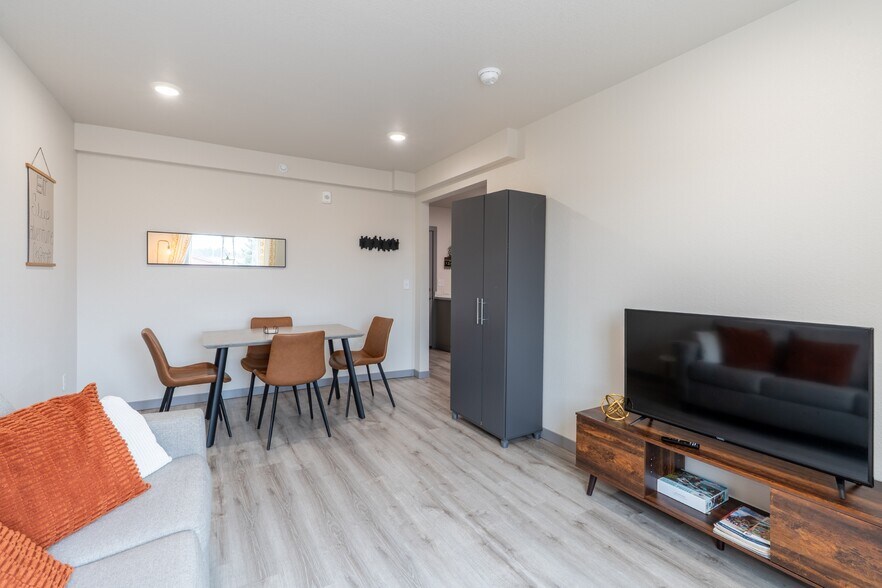 More Photos Of 632 Mount Rushmore Rd, Custer Specialty For Sale