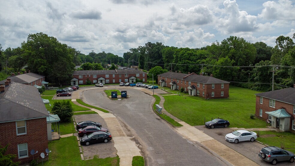 More Photos Of 1393 Lapaloma Cir, Memphis Apartments For Sale