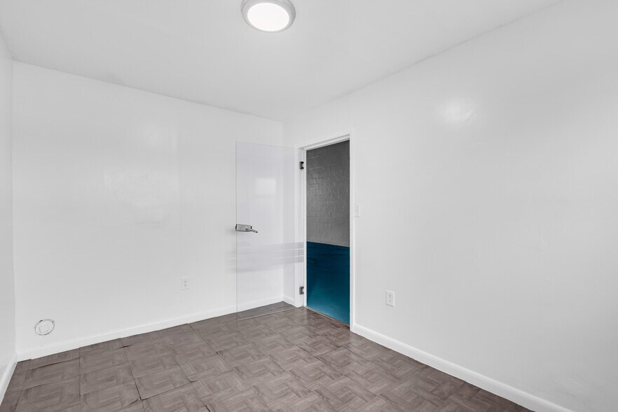 More Photos Of 2320-2326 NW 7th Ct, Miami Warehouse For Lease