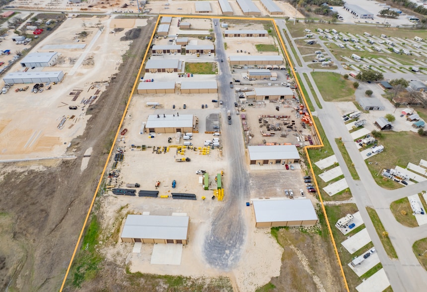 More Photos Of 7977 Old Bastrop Rd, New Braunfels Unknown For Lease
