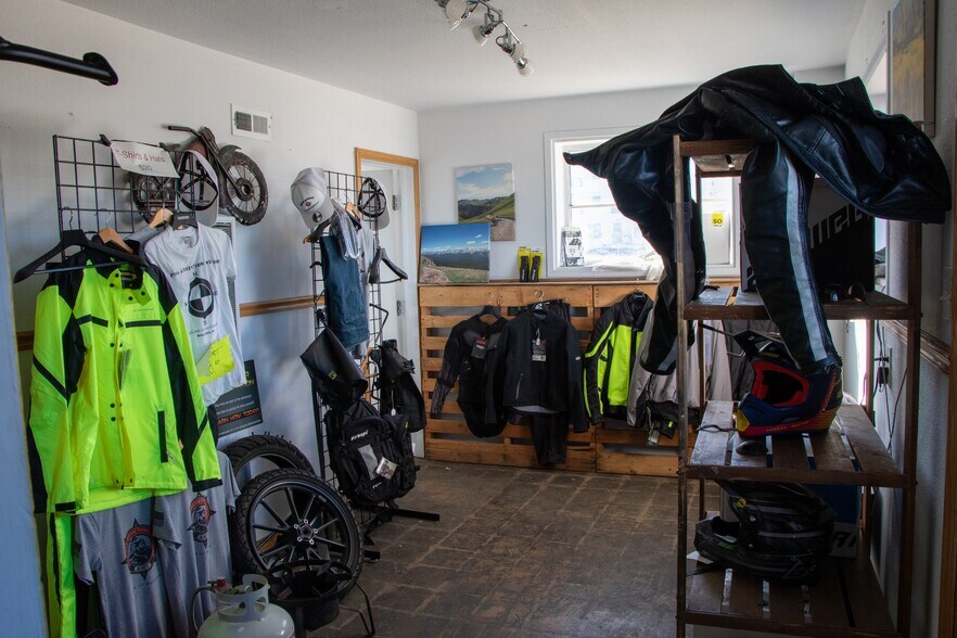 More Photos Of 3200 Pearl St, Boulder Warehouse For Sale
