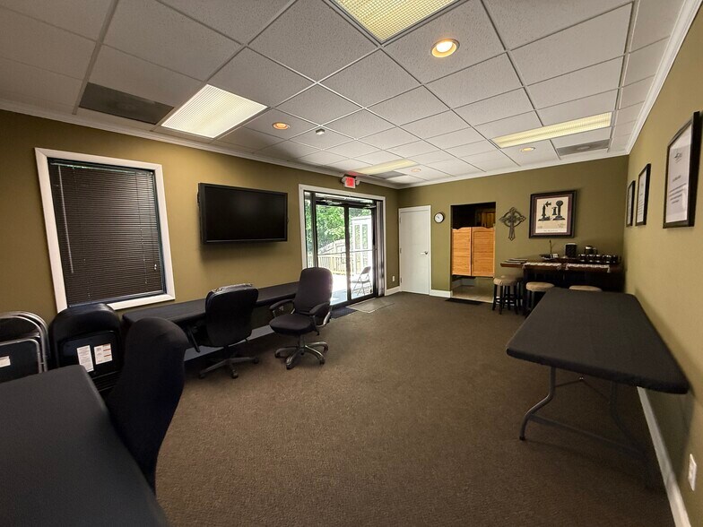 More Photos Of 99 Grove Park Ln, Woodstock Loft Creative Space For Sale