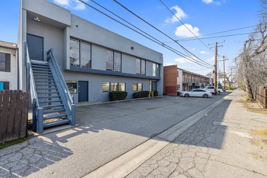 More Photos Of 1620 W Mineral King Ave, Visalia Office For Sale