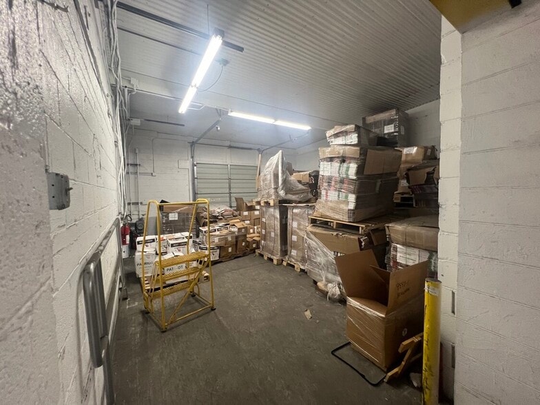 More Photos Of 175 Willow St, Toughkenamon Warehouse For Lease
