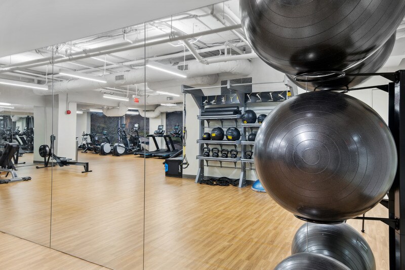 More Photos Of 1156 15th St NW, Washington Office For Lease