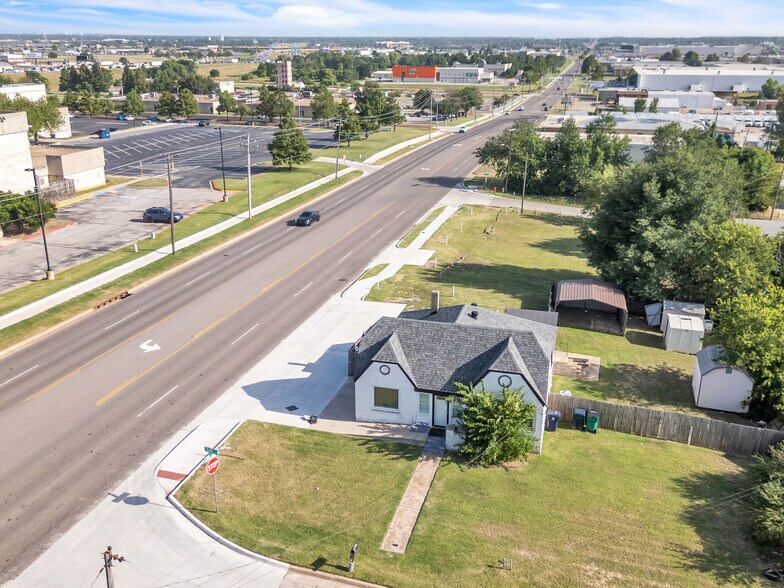 More Photos Of 3700 Trellis Ct, Oklahoma City Office Residential For Sale
