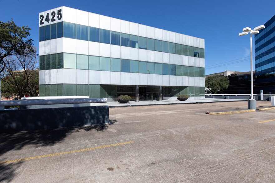 More Photos Of 2425 Fountain View Dr, Houston Office For Lease