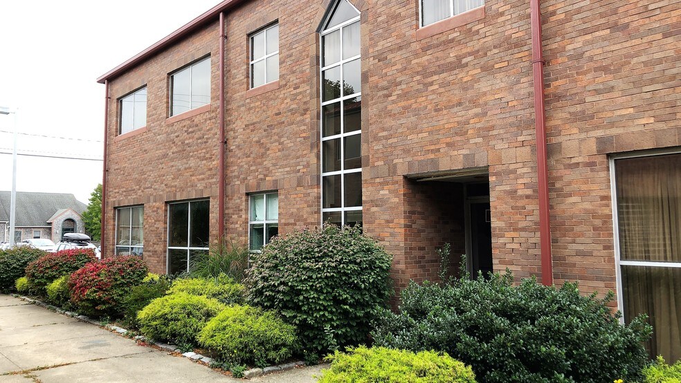 More Photos Of 33 Bassett Ln, Hyannis Medical For Sale