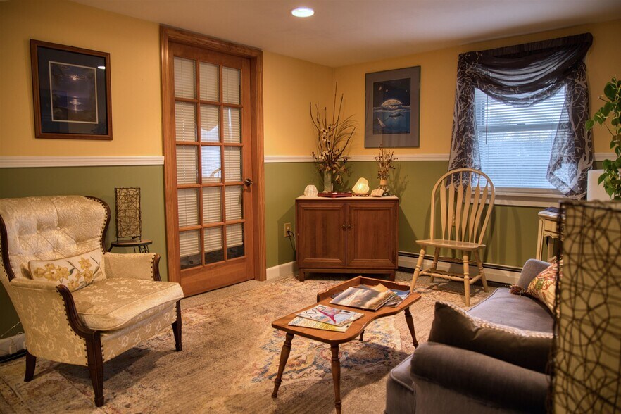 More Photos Of 24 Pleasant St, Conway Office For Sale