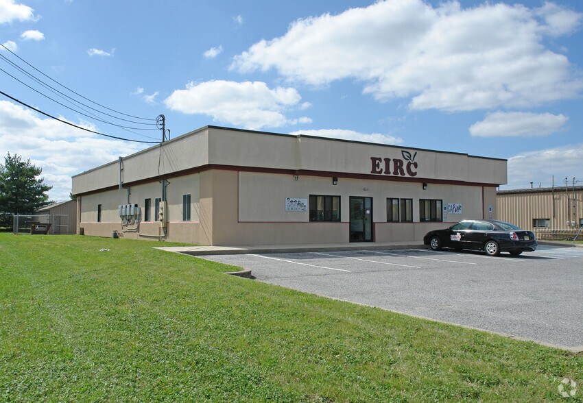 More Photos Of 900 Holly Dell Ct, Sewell Freestanding For Lease